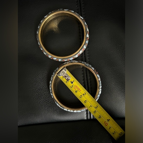 Pair of Beaded Bangle Cuff Bracelets in gold tone with White and Red Beads - Picture 11 of 12